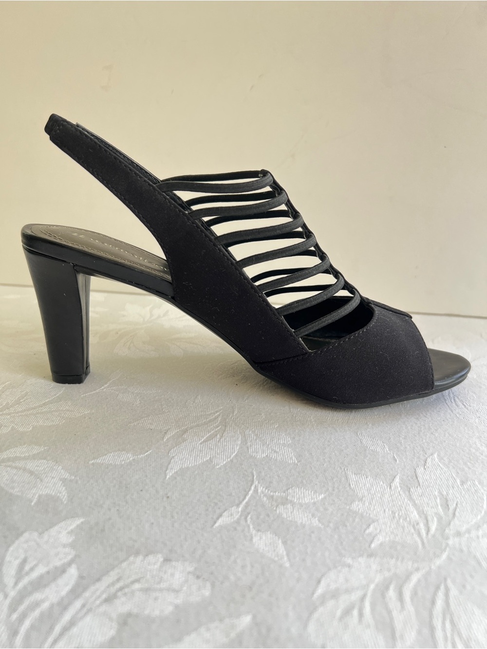 Strappy Black Peep Toe Naturalizer Slingback Heeled Sandals Size 7.5
